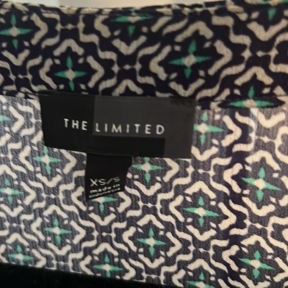 3 piece like new abstract print bundle - Picture 4 of 8